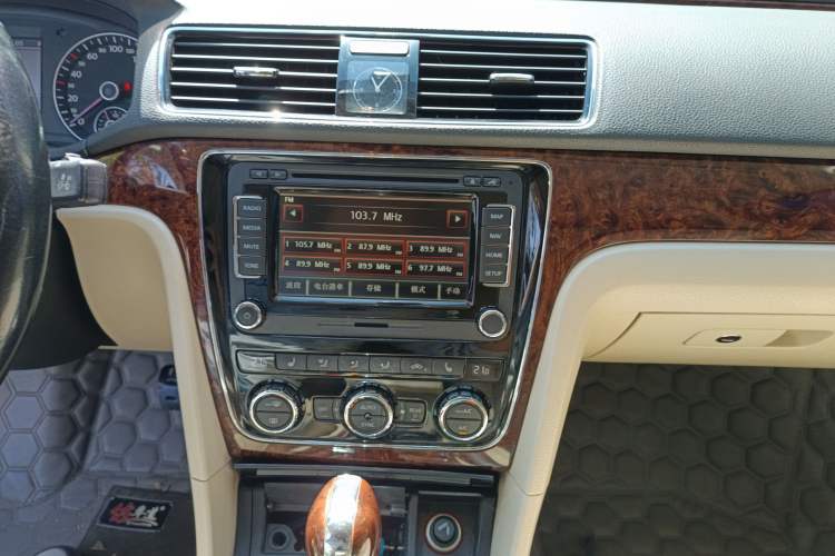 Used Volkswagen Passat 2013 2.0 TSI DSG Ultimate Edition Audio And AC Panel