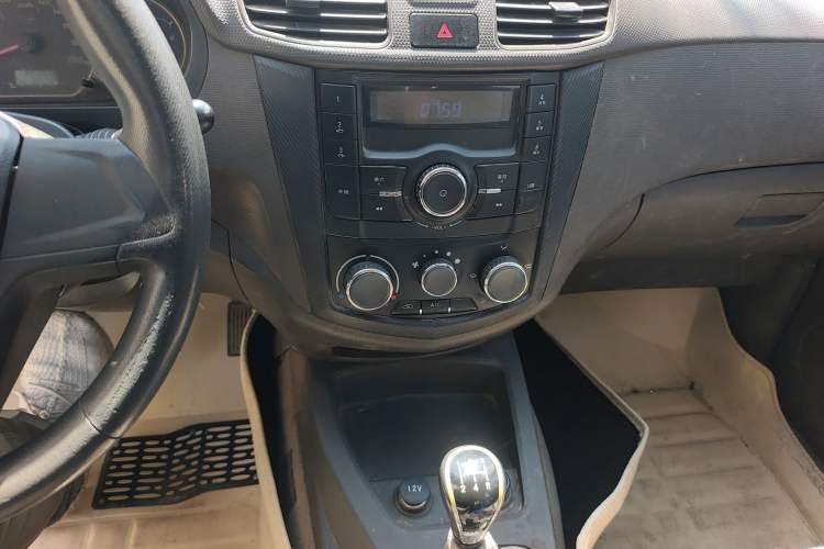 Used Wuling Hongguang 2014 1.5L S Standard Version Audio And AC Panel