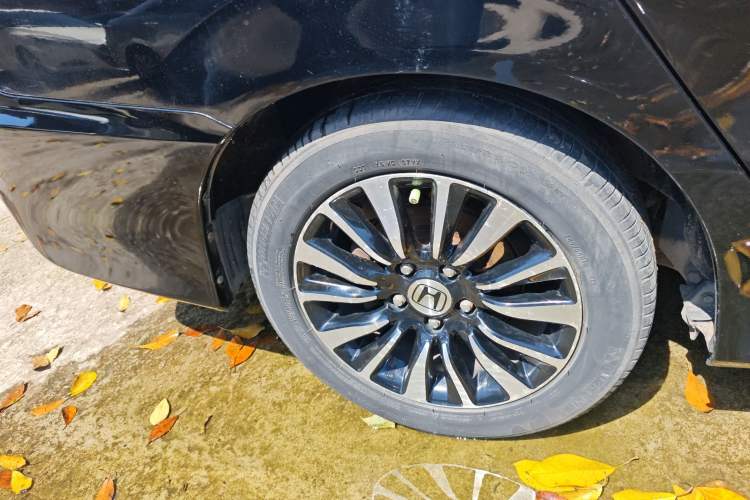 Used Honda Crider 2015 1.8L automatic luxury edition Right Rear Wheel Hub