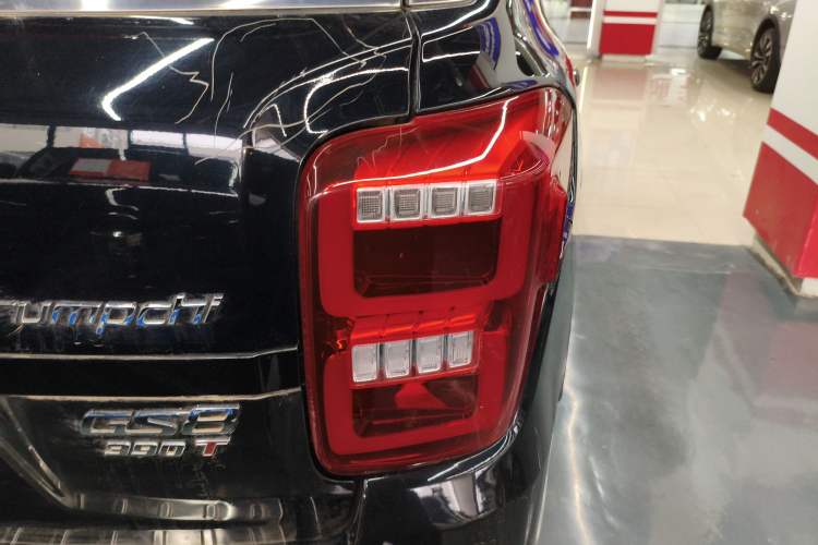 Used GAC Trumpchi GS8 2019 390T Two-Wheel Drive Luxury Smart Connectivity Version (7 Seats) Right Rear Taillight