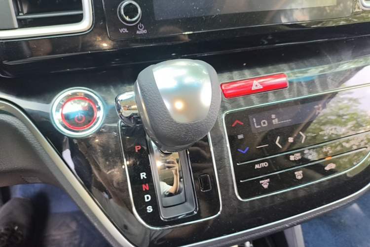 Used Honda Elysion 2019 2.0L Hybrid Luxury Edition
