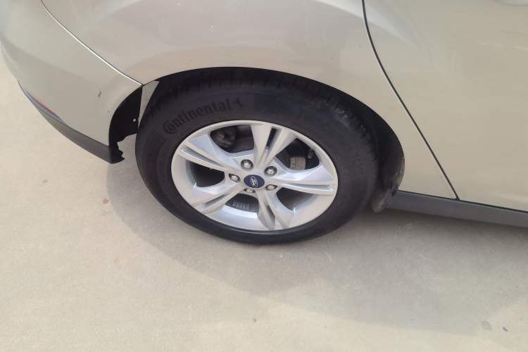 Used Ford Focus 2015 Hatchback 1.6L Automatic Comfort Model Right Rear Wheel Hub