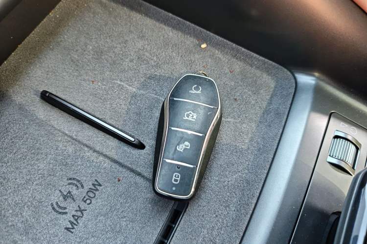 Used BYD Song L EV 2025 Intelligent Driving Version 662 km LiDAR Excellence Edition Vehicle Key