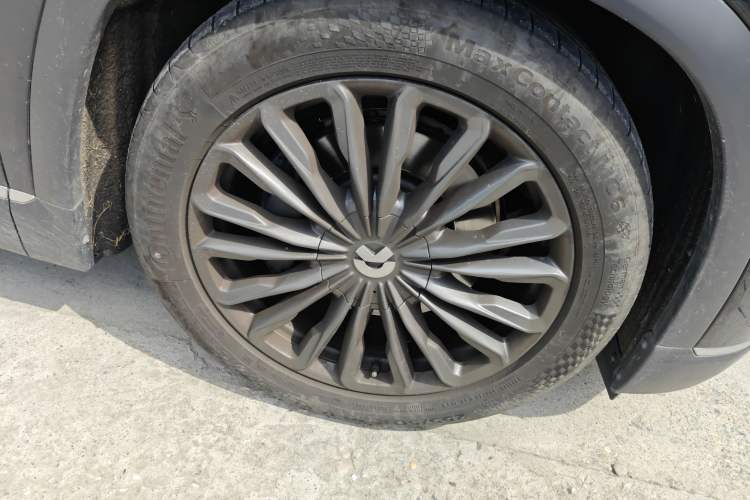 Used Nio ES8 2022 75 kWh Six-Seater Version Right Front Wheel Hub