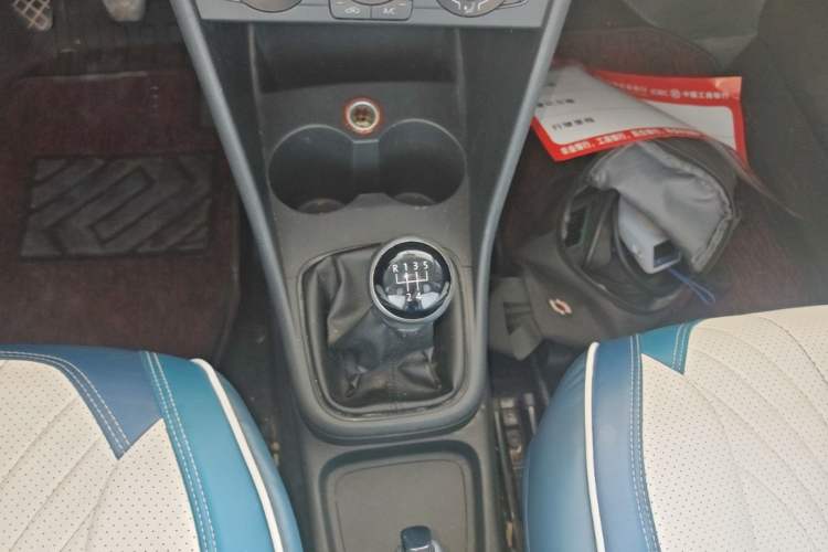 Used Volkswagen Polo 2014 1.4L Manual Fashion Edition Gear Lever