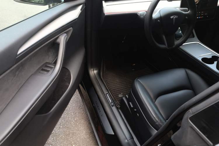 Used Tesla Model Y 2023 Long-Range All-Wheel-Drive Version