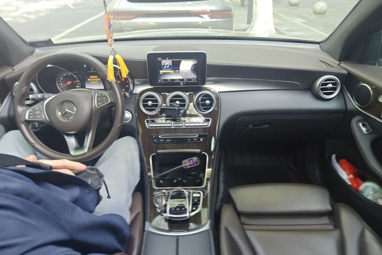 Used Mercedes-Benz GLC 2017 GLC 260 4MATIC Dynamic Edition Center Console