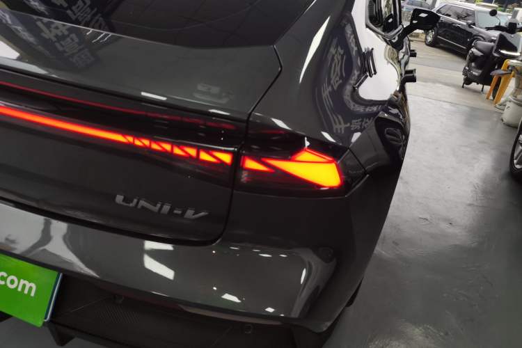 Used CHANGAN UNI-V 2024 1.5T High-Energy Version
