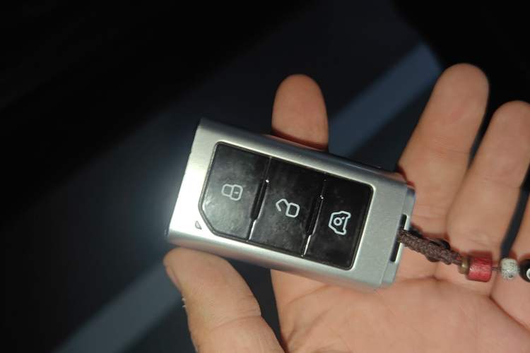 Used 212 T01 2024 2.0T Explorer
