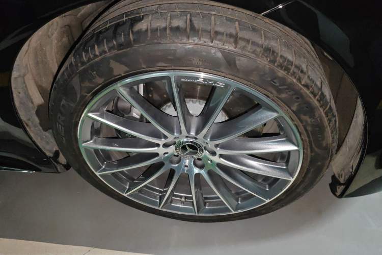 Used Mercedes-Benz S-Class 2024 S 450 L 4MATIC Right Front Wheel Hub