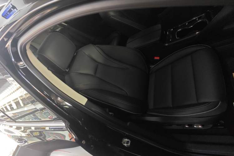 Used Buick Envision 2021 Encore Plus 652T Five-Seat All-Wheel-Drive Luxury Model
