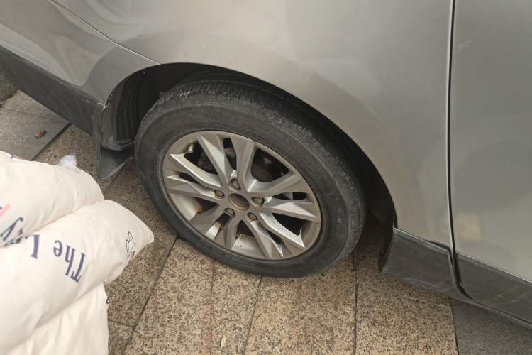 Used Baojun 730 2014 1.5L Manual Luxury Navigation ESP Version 7 Seats Right Rear Wheel Hub