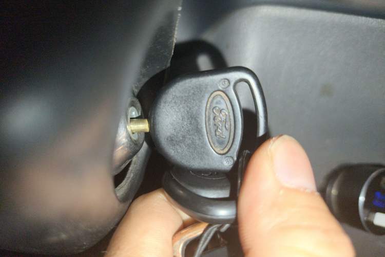 Used Ford Classic Transit 2016 2.8T Diesel Short-Wheelbase 6-Seater Mid-Roof Multifunction Vehicle JX493ZLQ4