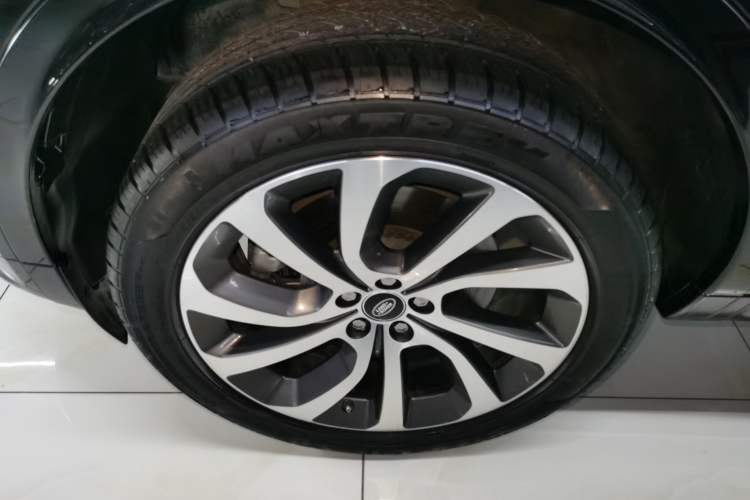 Used Land Rover Discovery Sport 2021 249 PS R-Dynamic S Performance Edition Exterior 4