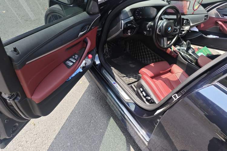 Used BMW 5 Series 2021 Restyled 530Li Luxury Edition M Sport Package Driver Seat