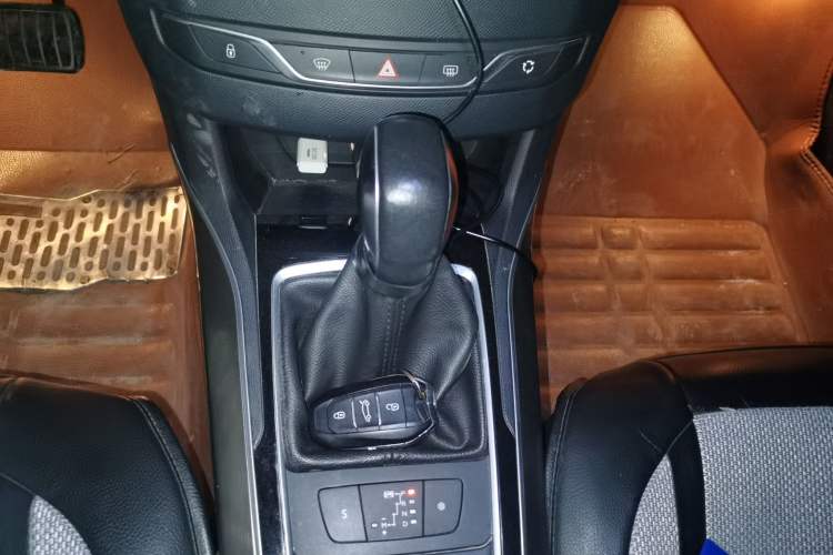 Used Peugeot 408 2014 1.6T Automatic Prestige Edition Gear Lever