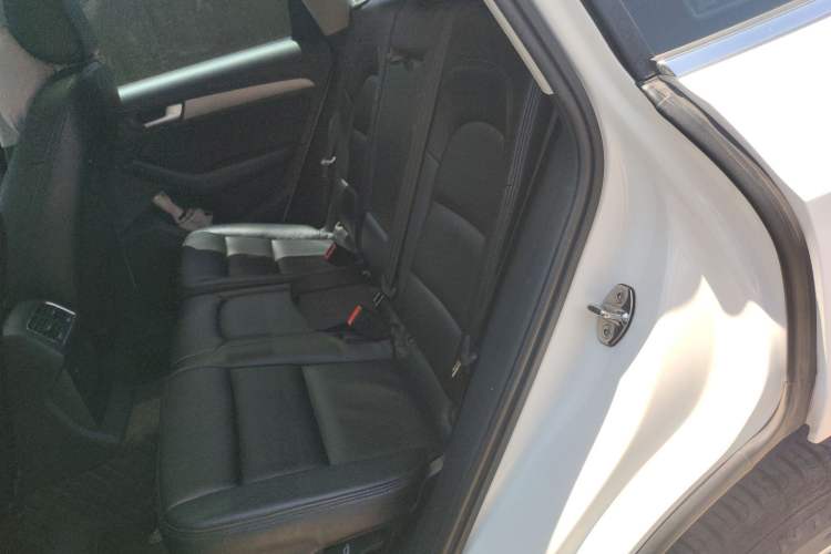 Used Audi Q5 2015 40 TFSI Trendy Edition Left Rear Seat