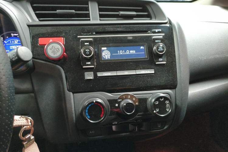 Used Honda Fit 2016 1.5L LXS CVT Comfort Sunroof Version Audio And AC Panel