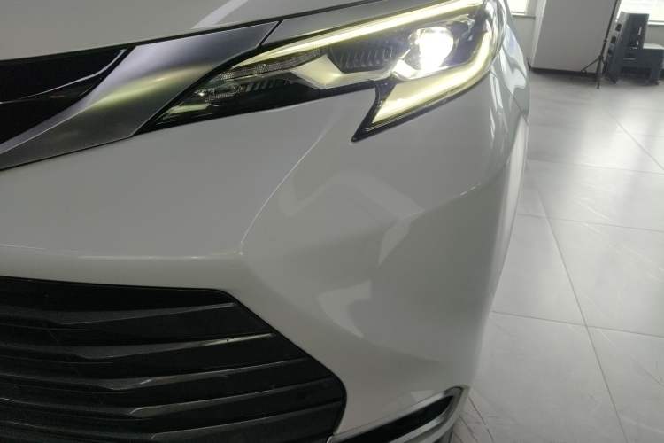 Used Toyota SIENNA 2021 2.5L Hybrid Luxury Edition