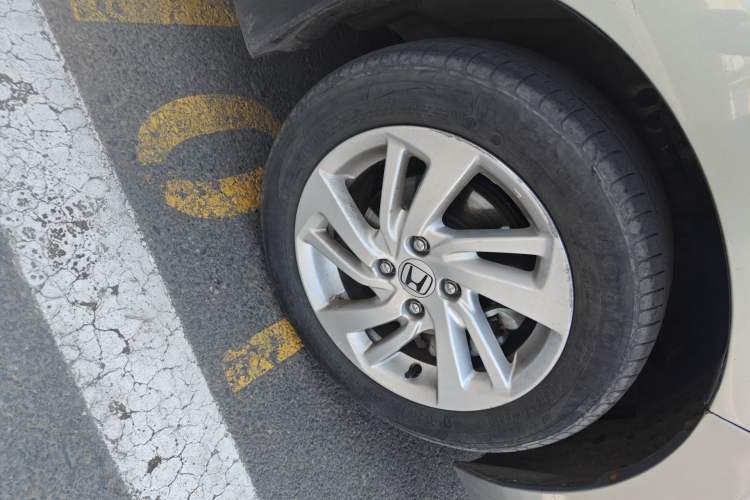 Used Honda Fit 2014 1.5L SE CVT Fashion Model Right Front Wheel Hub