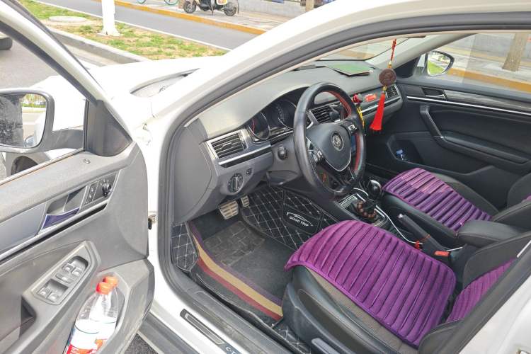 Used Volkswagen C-TREK 2017 1.6L Automatic Comfort Model Driver Seat