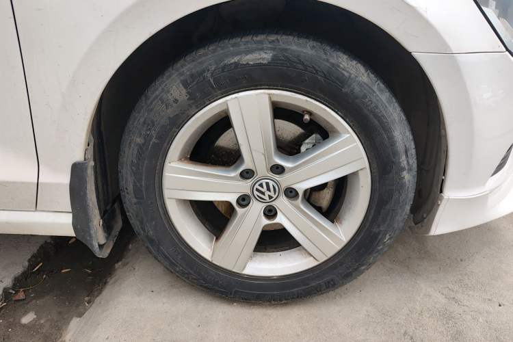 Used Volkswagen Lamando 2015 230TSI DSG Fashion Edition Right Front Wheel Hub