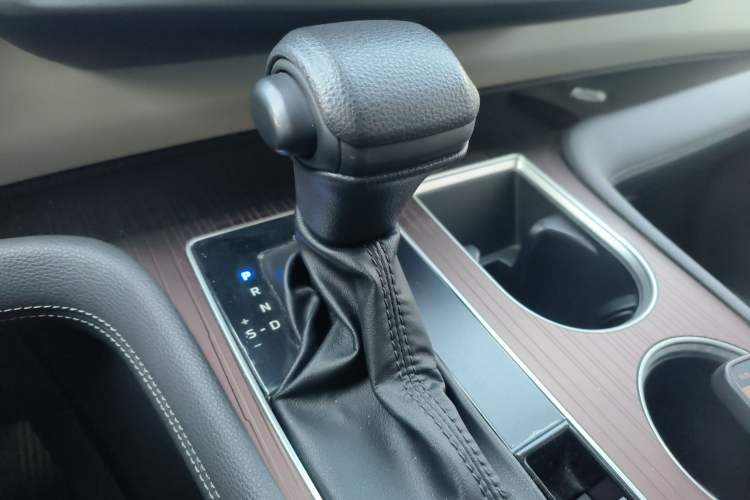 Used Toyota Granvia 2023 2.5L Hybrid Comfort Edition
