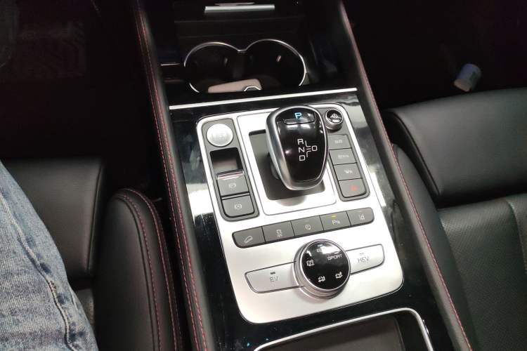 Used BYD Tang New Energy 2019 DM 2.0T All-Wheel Drive Connected Innovation Model 5 Seats China VI Standard Gear Lever