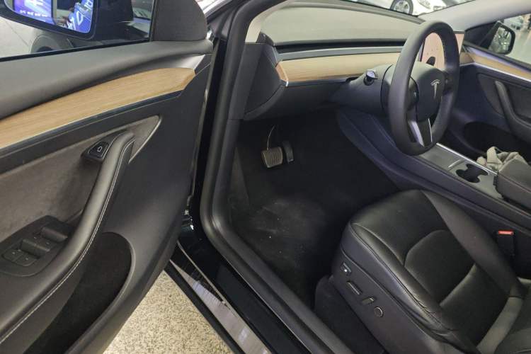 Used Tesla Model Y 2021 Standard Range Rear-Wheel Drive Version