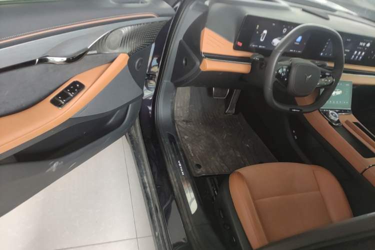 Used VOYAH PASSION 2024 PHEV Four-Wheel Drive Ultra-Long Range Flagship Model Driver Seat