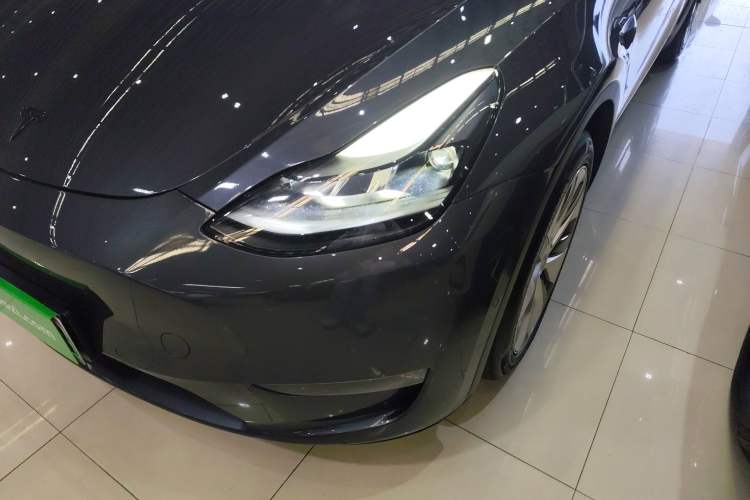 Used Tesla Model Y 2021 Long-Range All-Wheel-Drive Version
