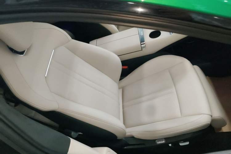 Used Xiaomi Auto YU7 2025 Ultra-Long Range High-Performance All-Wheel-Drive Max Edition Right Front Seat