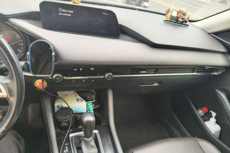 Used Mazda 3 Axela 2020 2.0L Automatic ZhiXuan Edition Audio And AC Panel