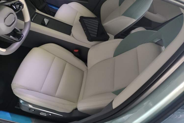 Used Lynk & Co 06 EM-P 2023 EM-P 126 Long-Range Halo