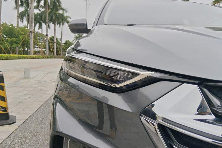 Used Wuling Victory 2020 1.5T CVT Elite Model Right Front Headlight