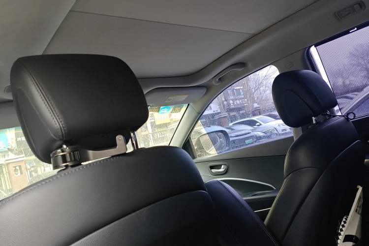 Used Hyundai Santa Fe 2013 2.4L Automatic Two-Wheel Drive Smart Version