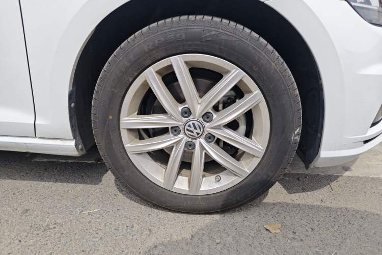 Used Volkswagen Golf 2018 1.6L Automatic Comfort Model Right Front Wheel Hub