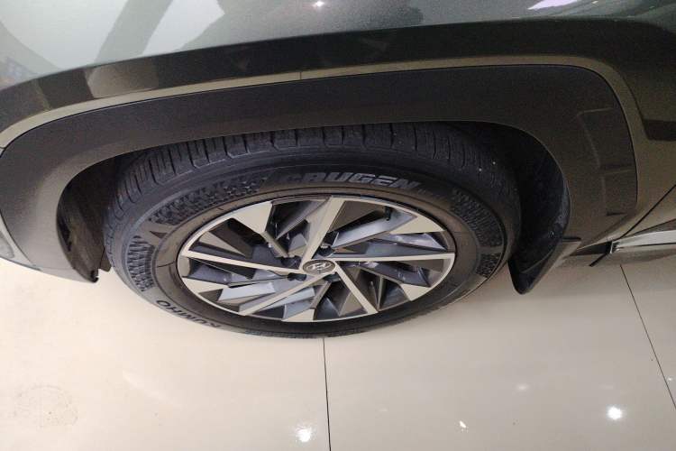 Used Hyundai Tucson 2021 Tucson L 1.5T DCT GLX Elite Edition Left Front Wheel Hub