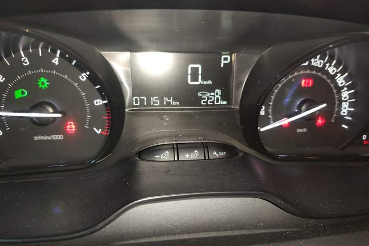 Used Peugeot 2008 2015 1.6L Automatic Playcool Edition
