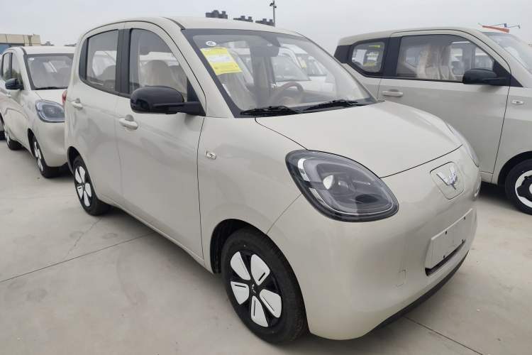 Used Wuling Hongguang MINIEV 2025 Four-Door Version Advanced Edition Front Right 45 Deg