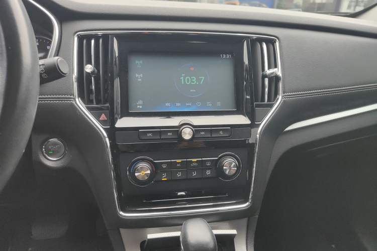 Used Roewe RX5 2016 20T Two-Wheel Drive Automatic Flagship Edition Audio And AC Panel