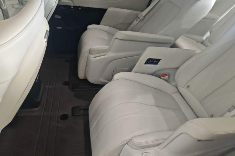 Used Buick GL8 New Energy 2024 Lu Zun Deluxe Edition 7-Seater