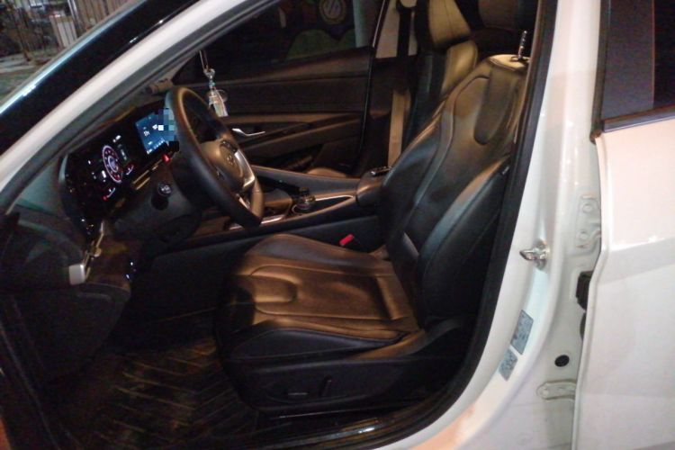 Used Hyundai Elantra 2021 1.5L CVT LUX Prestige Edition
