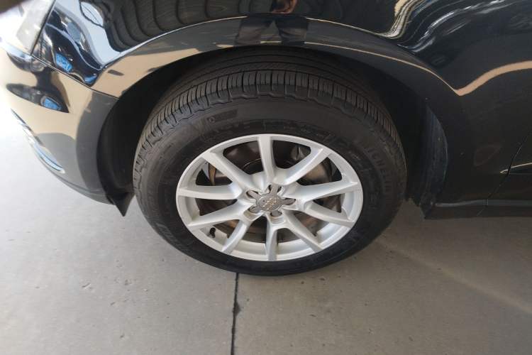 Used Audi Q5 2015 40 TFSI Trendy Edition Left Front Wheel Hub