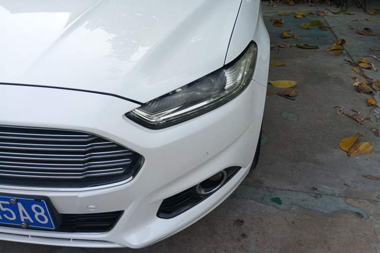 Used Ford Mondeo 2013 2.0L GTDi 200 Luxury Model Left Front Headlight