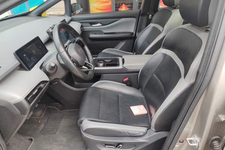 Used Hycan Z03 2022 510 km Range Trendy Cool Version 135 kW 63.98 kWh Left Front Seat