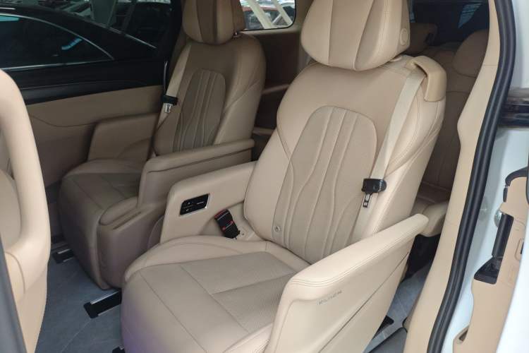 Used Buick GL8 New Energy 2025 Lu Shang Luxury Edition 7-Seater
