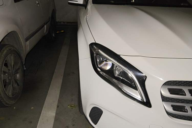 Used Mercedes-Benz GLA 2018 GLA 200 Fashion Model Right Front Headlight