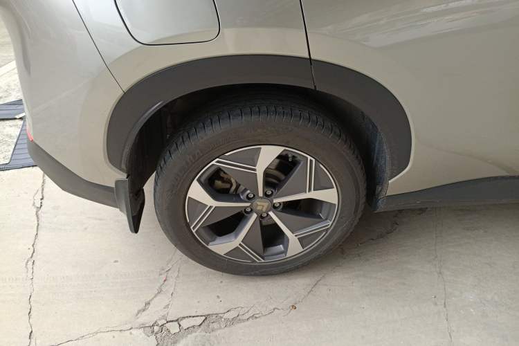 Used AION V 2022 Plus 70 Smart Edition Ternary Lithium Right Rear Wheel Hub