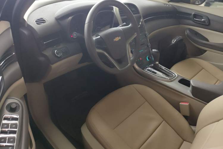 Used Chevrolet Malibu 2014 2.0L Automatic Comfort Edition Driver Seat